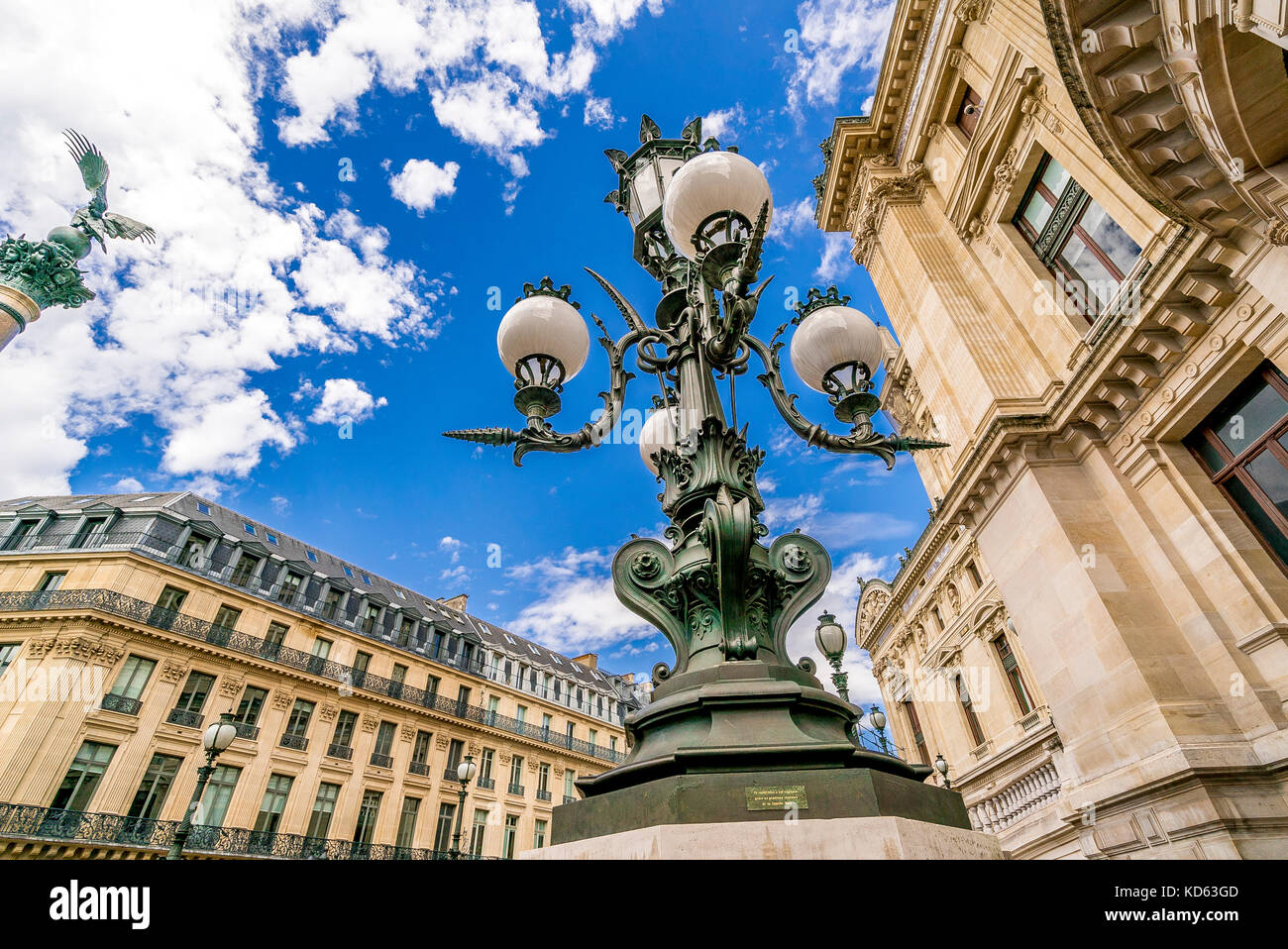 Gli elaborati lampioni del Palais Garnier di Parigi, Francia Foto Stock