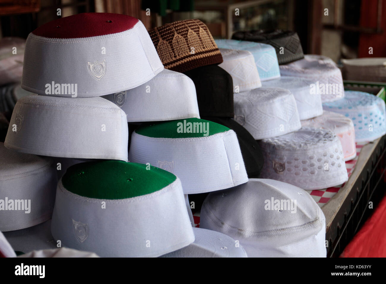 La preghiera musulmana tappo per la vendita al mercato payang a Kuala Terengganu, Malaysia. Foto Stock