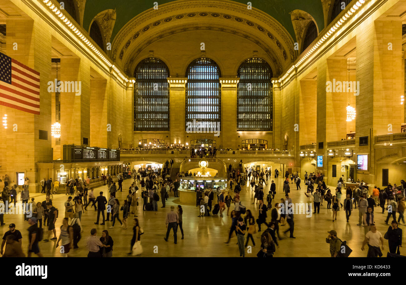 Ora di punta serale nel Grand Central Terminal di New York City Foto Stock