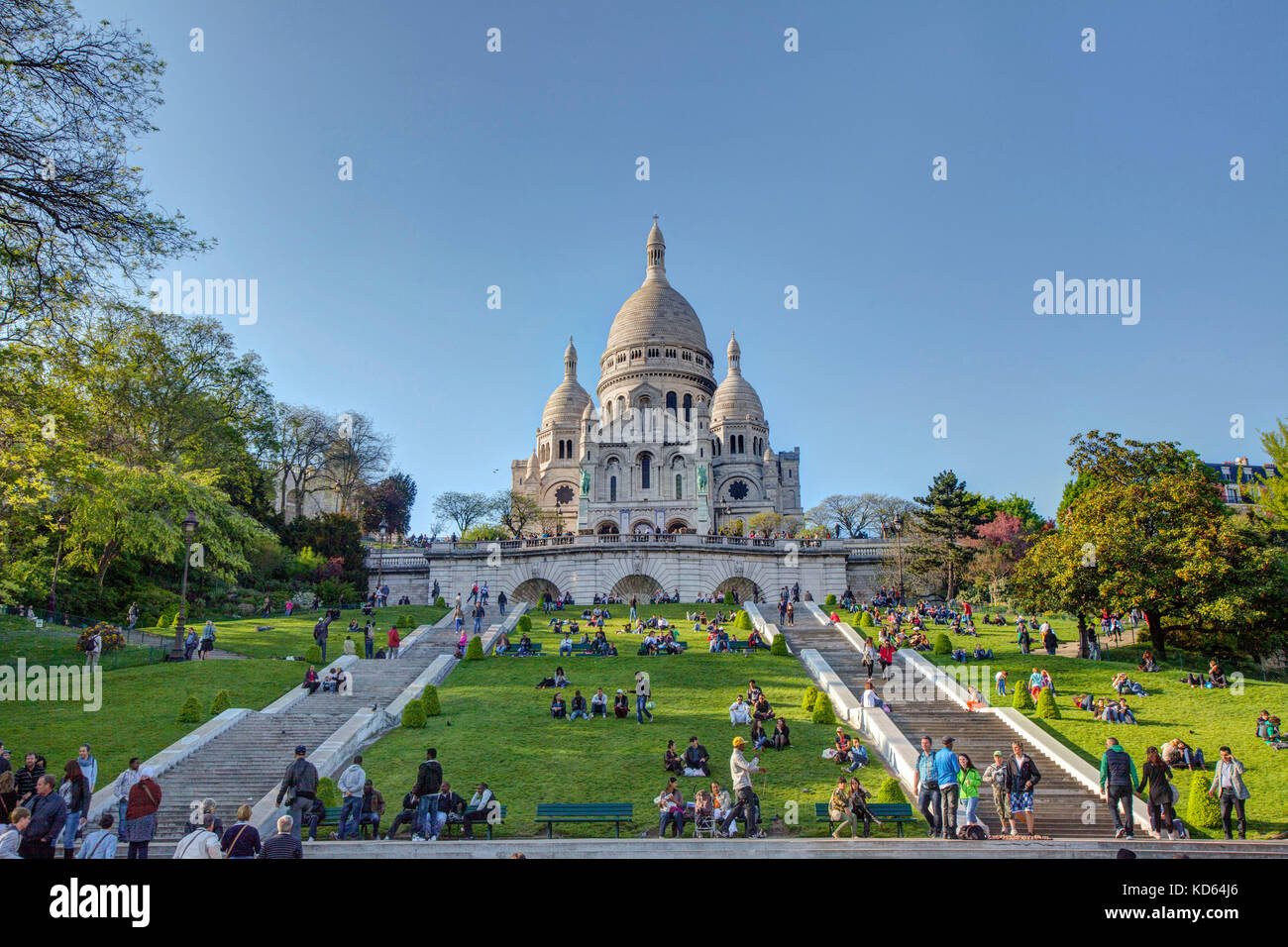 Parigi (Francia): la Basilica del Sacro Cuore di Parigi (Sacré-CÏur Basilica) su Butte Montmartre hill, in Paris XVIII arrondissement / distretto Foto Stock