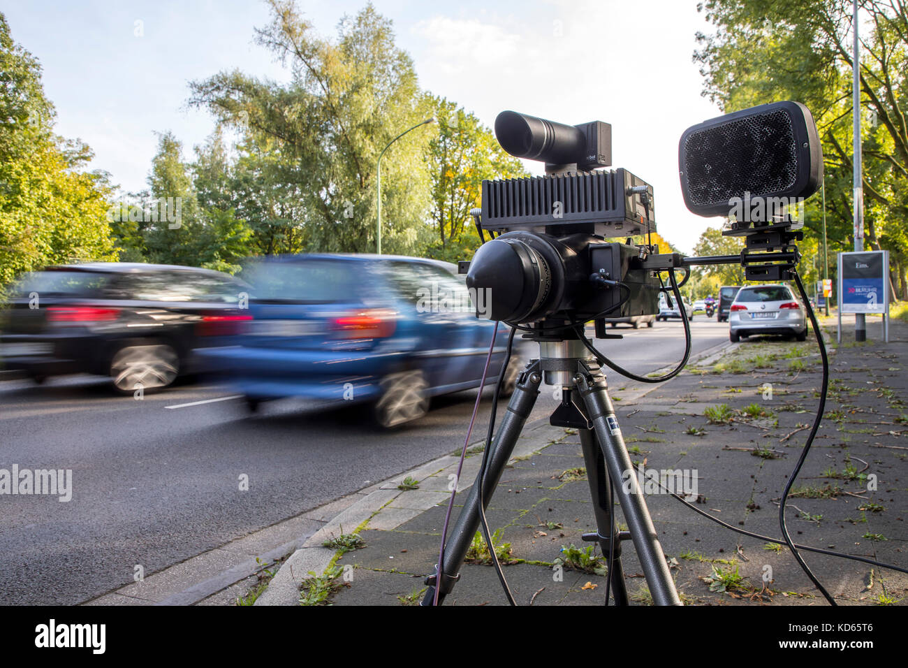 Controllo di velocità mediante la polizia tedesca di Essen, in Germania, autovelox radar, misurazione, Foto Stock