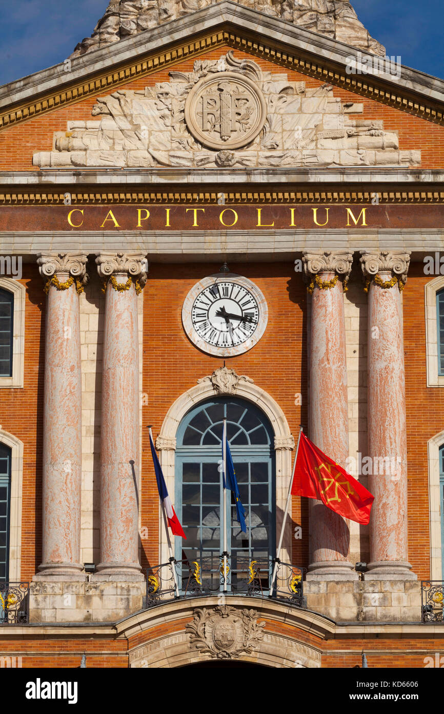 Tolosa (Francia meridionale): City Hall di 'Place du Capitole " square, nel centro della citta'. Iscrizione: Capitolium (non disponibile per la postcard productio Foto Stock