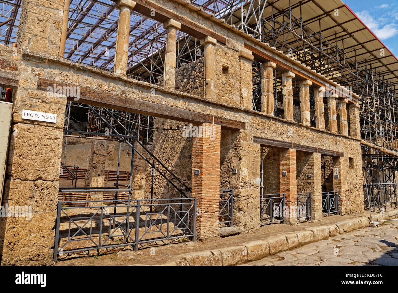 Negozi ecc.presso le rovine di una città romana di Pompei a Pompei Scavi, vicino napoli, Italia meridionale. Foto Stock