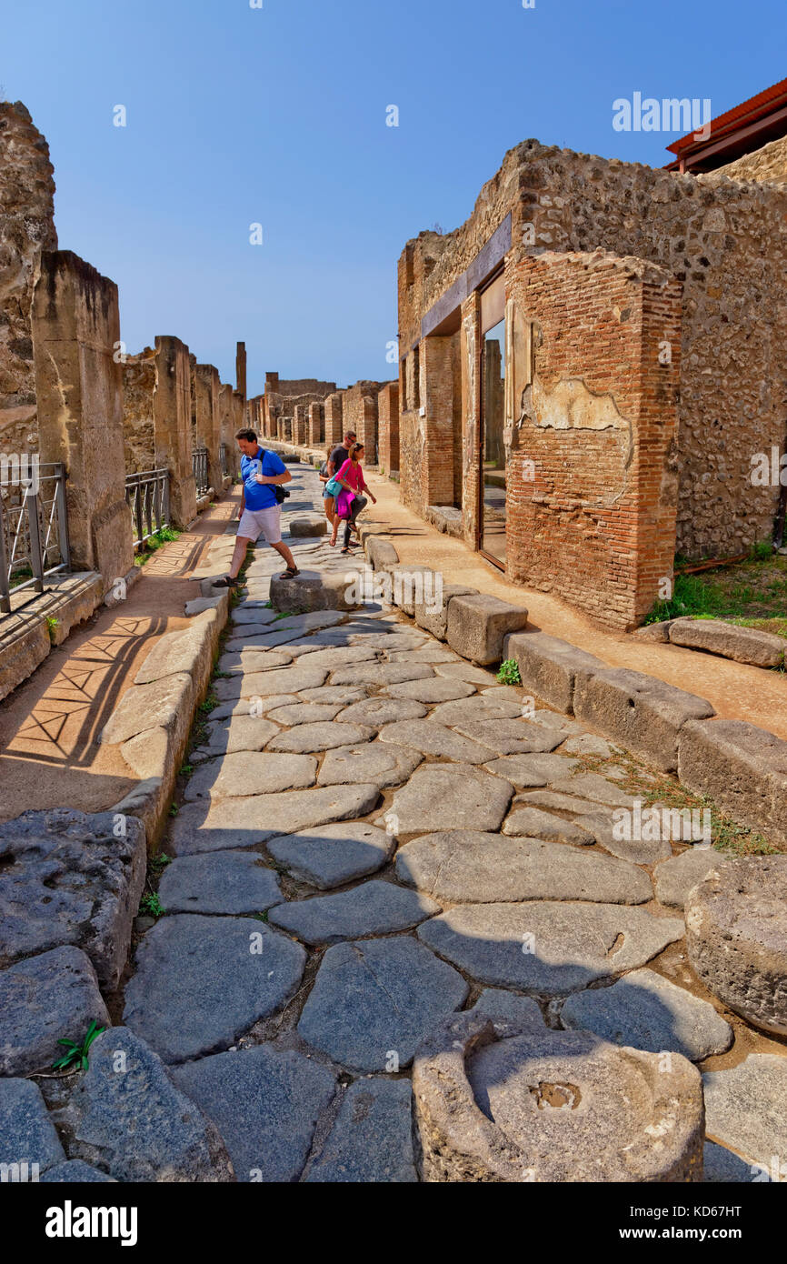 Strade in rovina la città romana di Pompei a Pompei Scavi, vicino napoli, Italia meridionale. Foto Stock