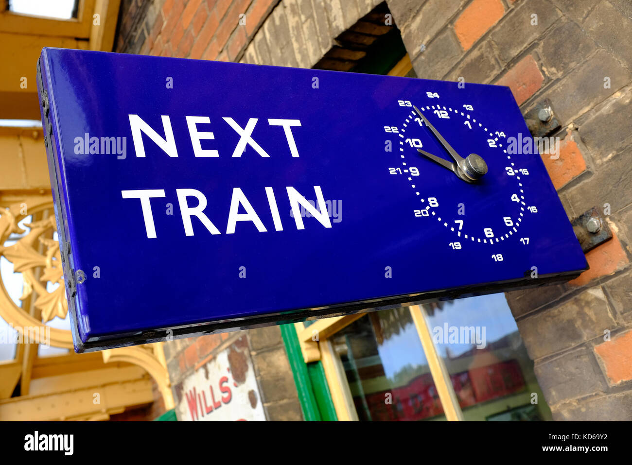 Vecchio stile, prossimo treno information board, sheringham, North Norfolk, Inghilterra Foto Stock
