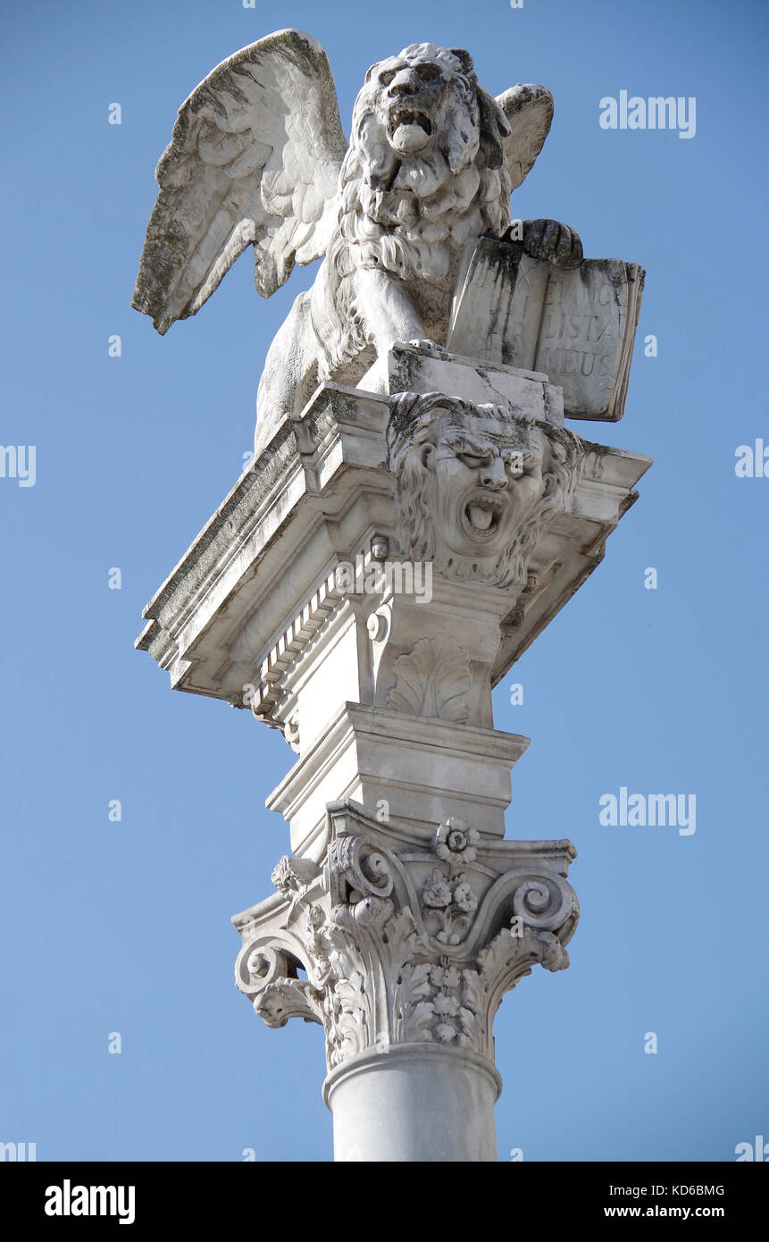 Uno dei due leoni di Venezia, su colonne, in Piazza dei Signori, Padova, Italia. Foto Stock