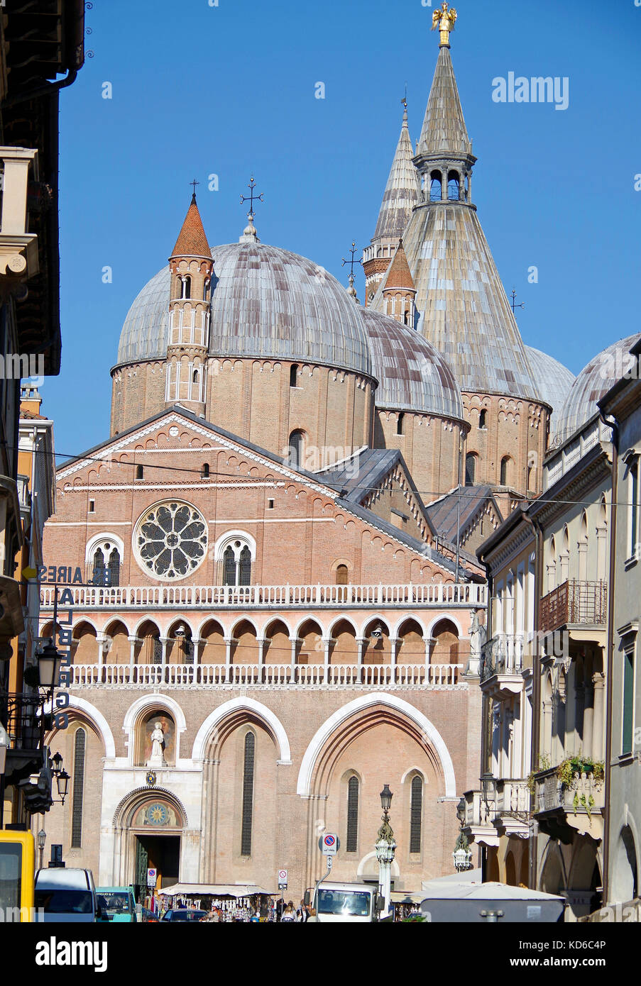 Basilica Pontificia di San Antonio di Padova, di stile romanico, a Padova Italia settentrionale, Foto Stock