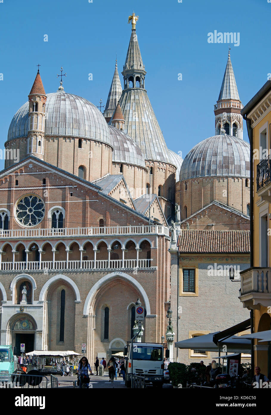 Basilica Pontificia di San Antonio di Padova, di stile romanico, a Padova Italia settentrionale, Foto Stock