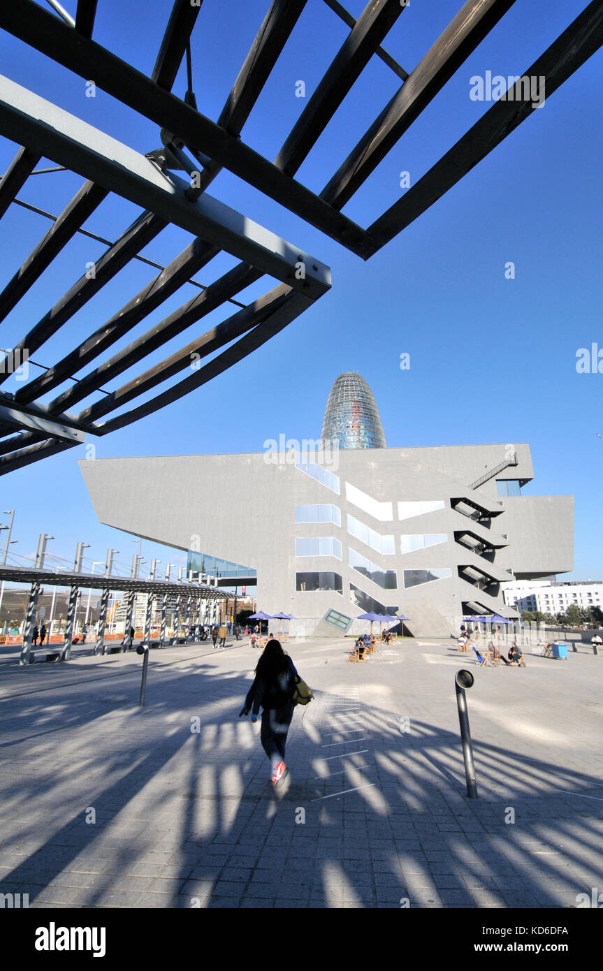 Agbar Tower di Jean Nouvel, 2005, e Disseny Hub Barcelona Building, Design Hub di Barcellona, 2014 Foto Stock