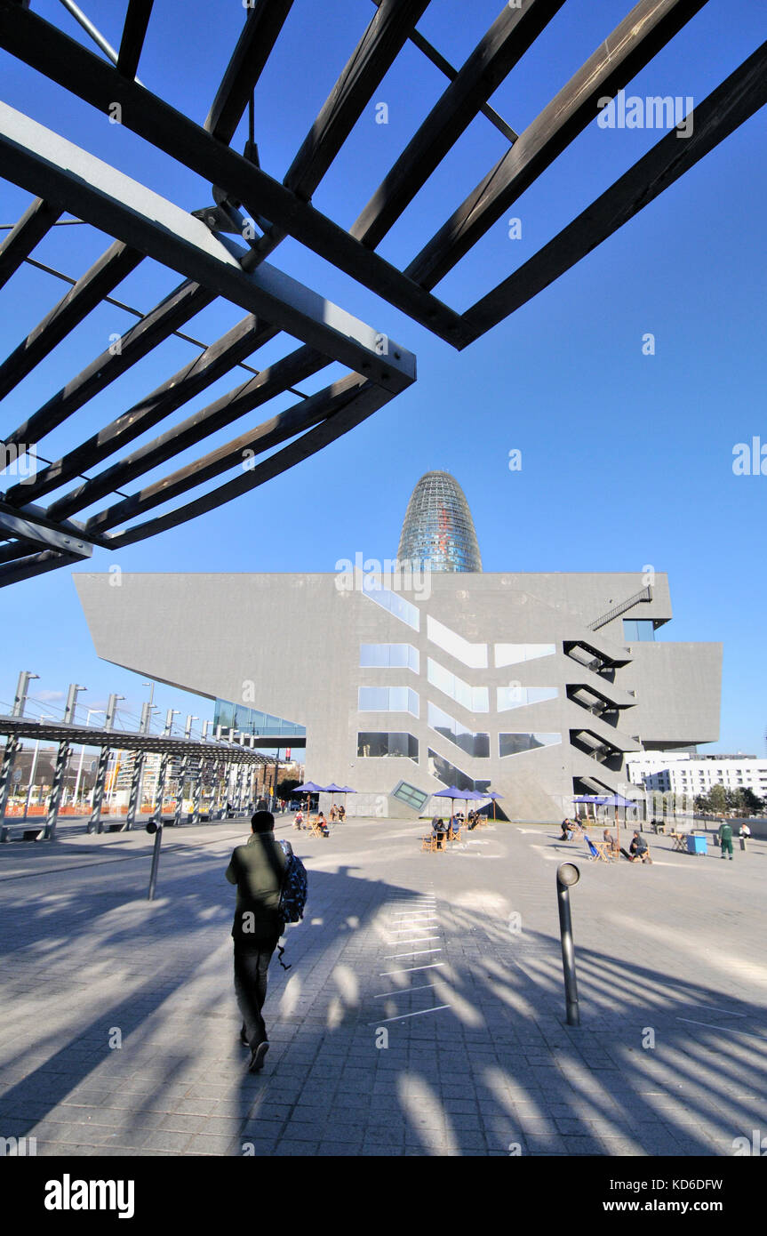 Agbar Tower di Jean Nouvel, 2005, e Disseny Hub Barcelona Building, Design Hub di Barcellona, 2014 Foto Stock