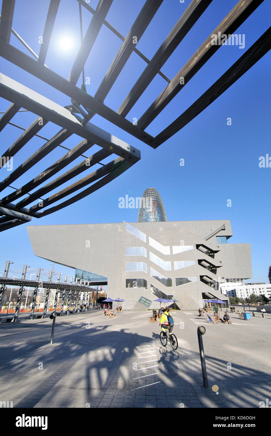 Agbar Tower di Jean Nouvel, 2005, e Disseny Hub Barcelona Building, Design Hub di Barcellona, 2014 Foto Stock