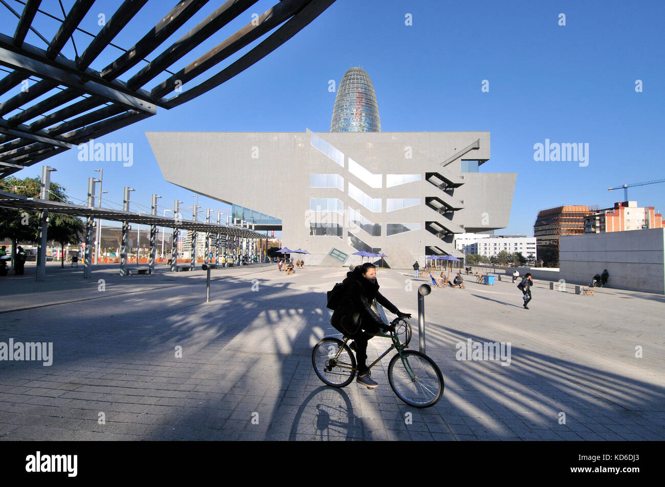 Agbar Tower di Jean Nouvel, 2005, e Disseny Hub Barcelona Building, Design Hub di Barcellona, 2014 Foto Stock