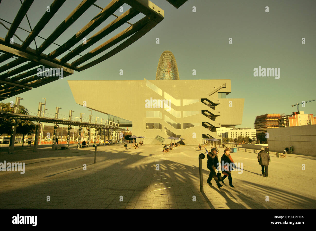 Agbar Tower di Jean Nouvel, 2005, e Disseny Hub Barcelona Building, Design Hub di Barcellona, 2014 Foto Stock