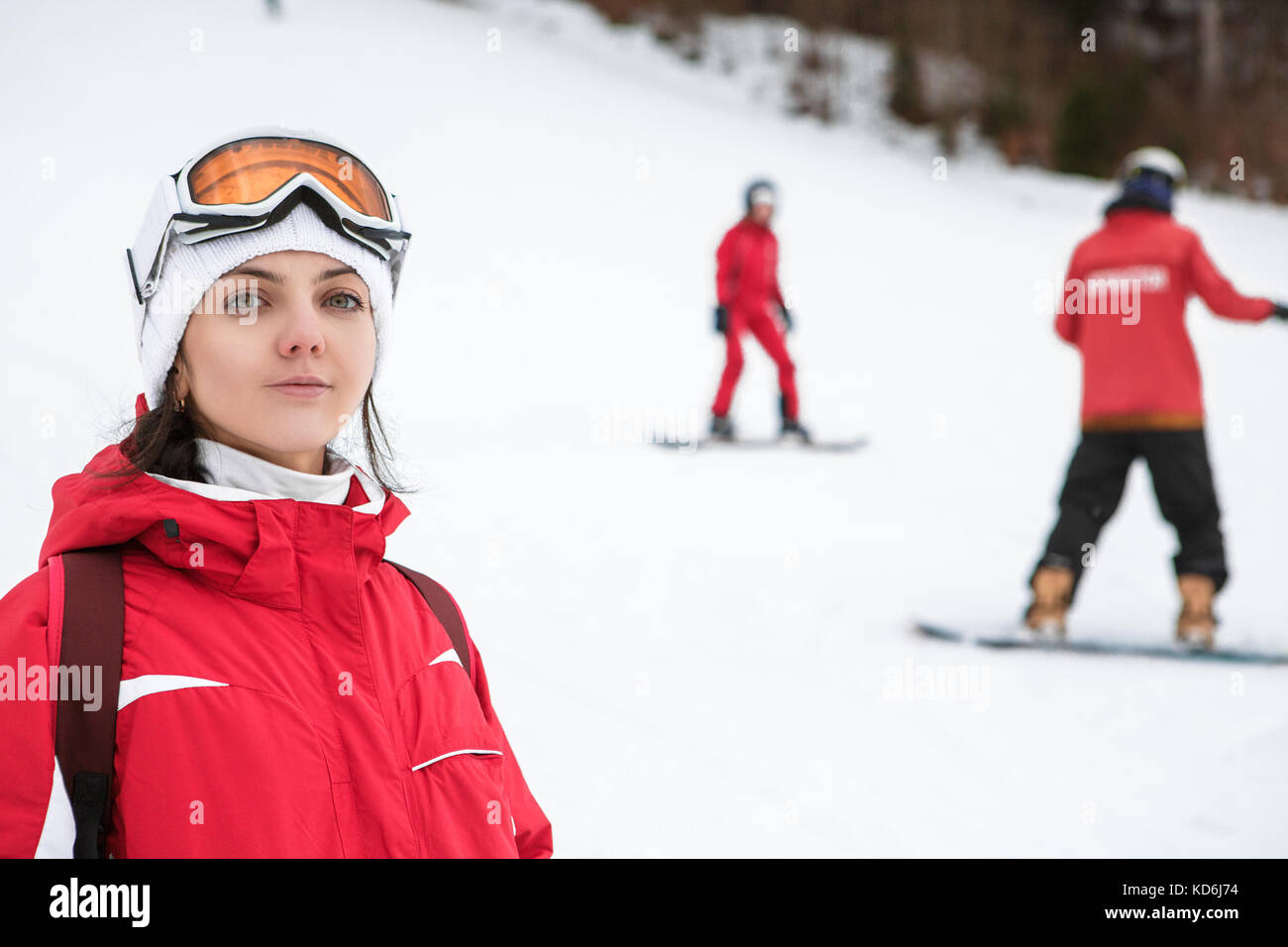 Ritratto di uno sciatore donna in maschere da sci Foto Stock