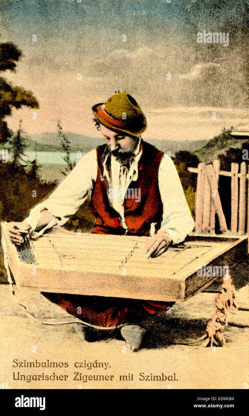 Tzigana ungherese giocando cimbalom. Strumento spesso utilizzato in ungherese di musica folk, particolarmente gli zingari ungheresi. Nei primi anni del XX secolo pitturato cartolina. Foto Stock