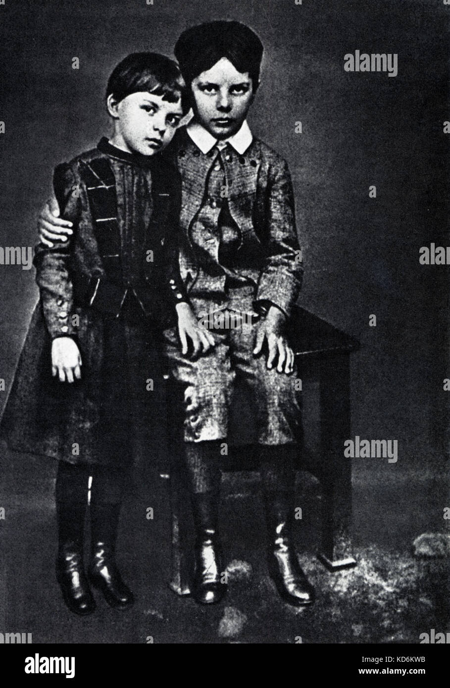 Bèla Bártok e sua sorella Elza nel 1892 Ungherese compositore e pianista, 25 marzo 1881 - 26 Settembre 1945 Foto Stock