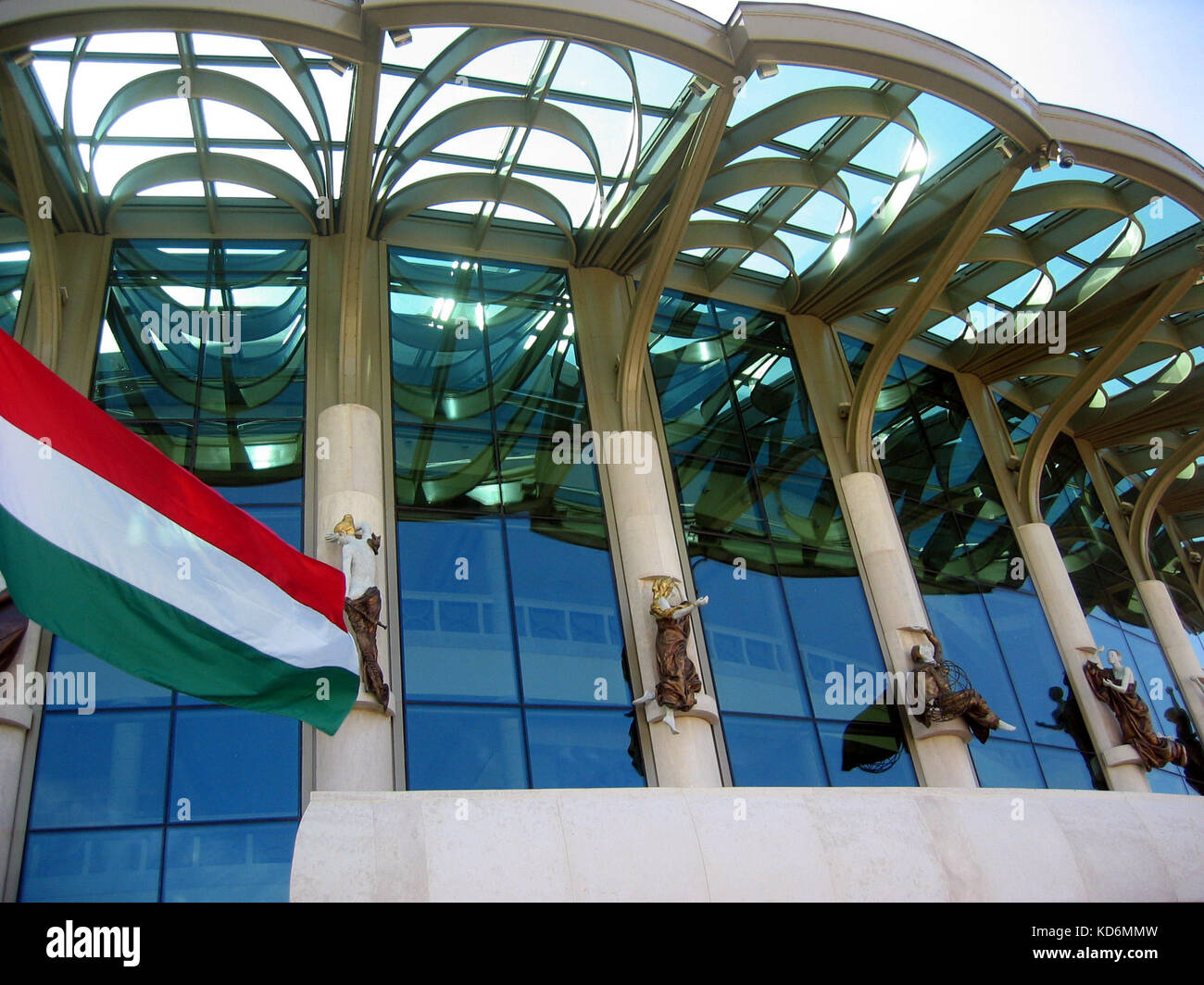 Esterno della casa nuova Opera, Budapest, Ungheria. 2004 Foto Stock