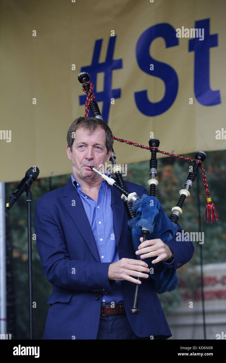 Alastair Campbell suona le cornamuse alla demo di Manchester StopBrexit Foto Stock