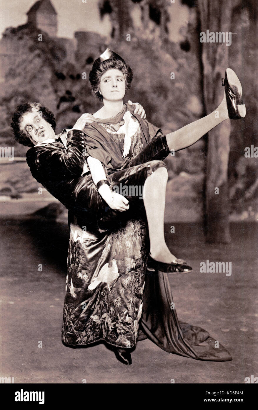 Gilbert e Sullivan dell'operetta "pazienza" con Bertha Lewis come Lady Jane e Henri Lytton come Reginald Bunthorne. Lytton: British attore comico, 3 gennaio 1865 - 15 agosto 1936. Foto Stock