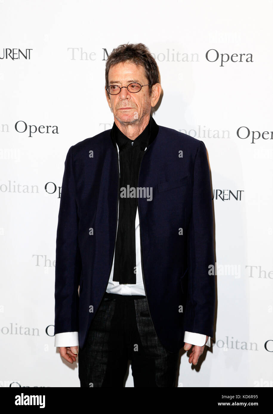 New YORK, NY-24 MARZO: Lou Reed alla prima di gala della Metropolitan Opera di Rossini le Comte Ory, sponsorizzata da Yves Sant Laurent al Metropolitan Opera House presso il Lincoln Center di New York. 24 Marzo 2011. © Martin Roe / Mediapunch Inc. Foto Stock