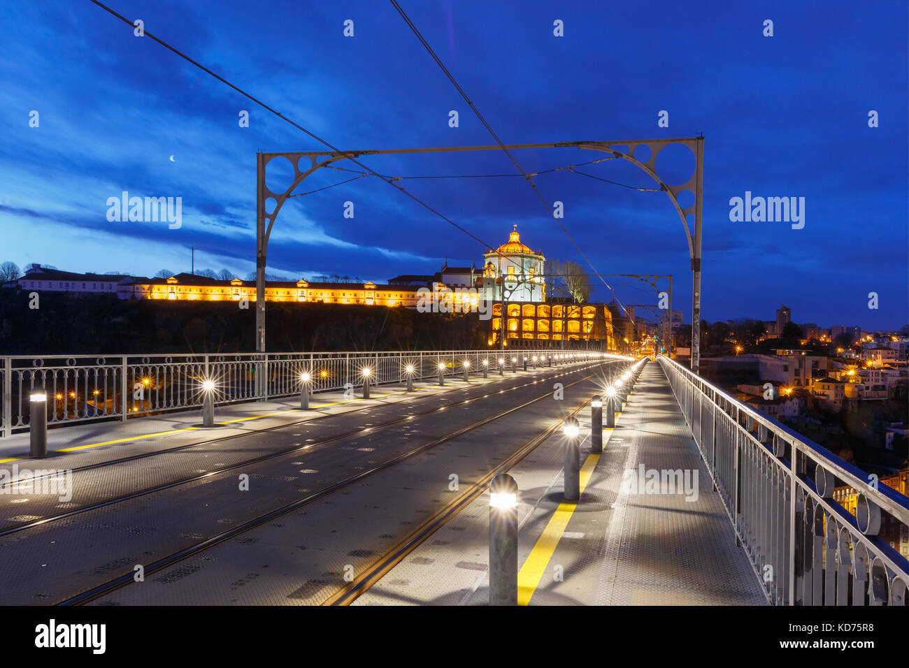 Dom Luis i bridge nel porto di notte, Portogallo. Foto Stock