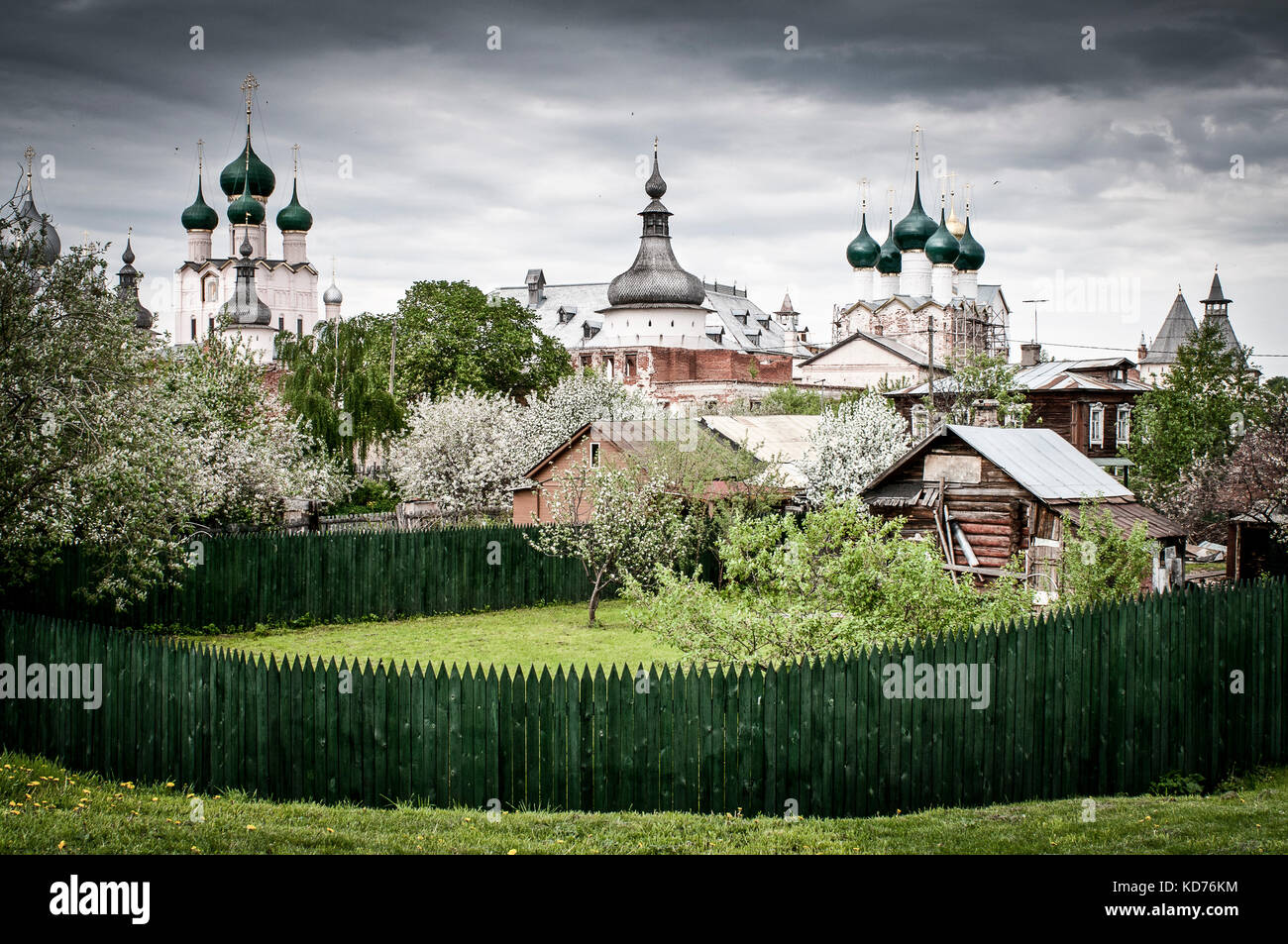 ROSTOV VELIKY, RUSSIE - mai 18 : Vue du quartier historique de la ville religieuse de Rostov Veliky le 18 mai 2012 a Rostov Veliky, Russie. Rostov, R. Foto Stock