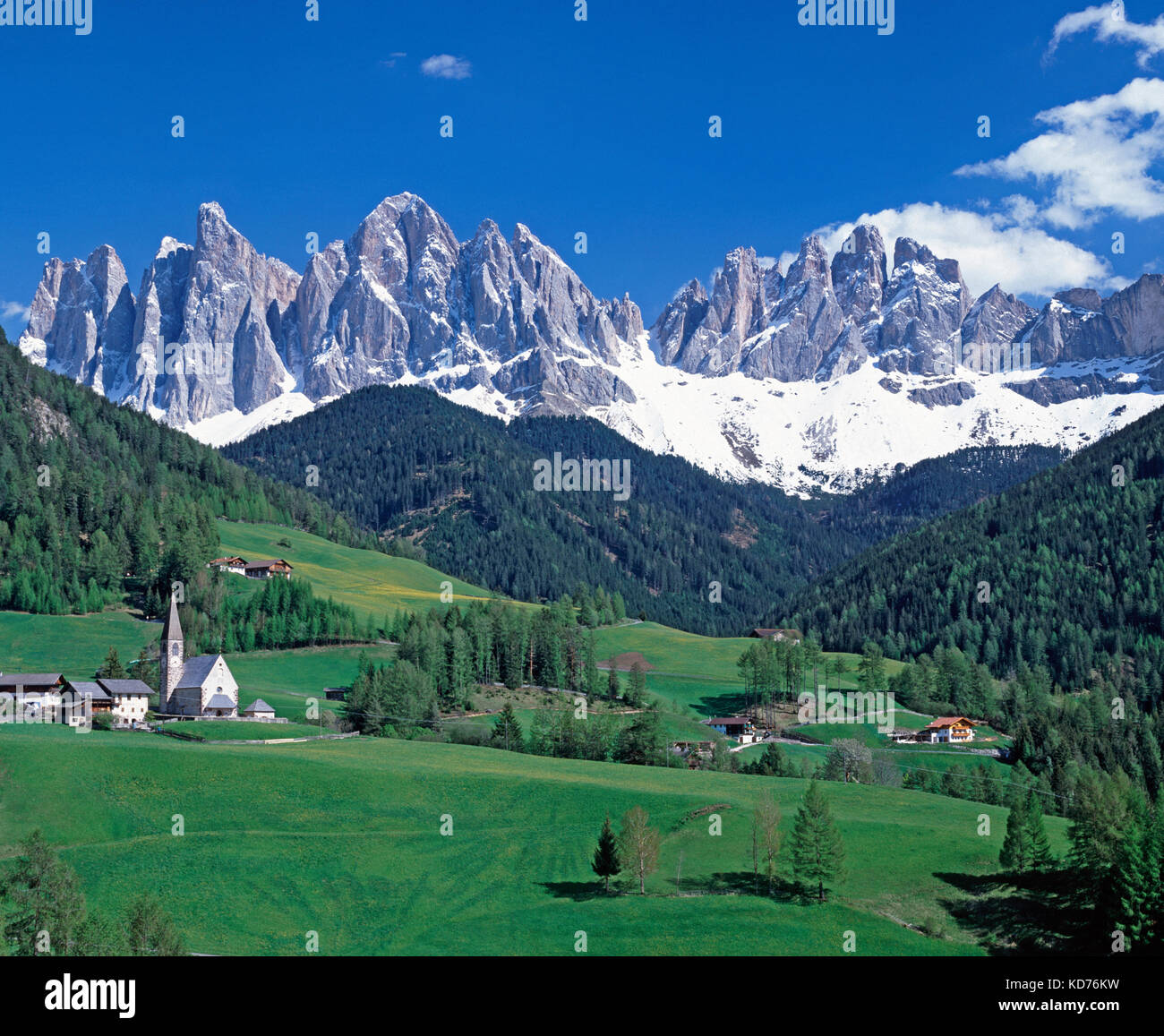 Santa Maddalena e le Dolomiti, Val di Funes, Alto Adige, Trentino, Italia Foto Stock