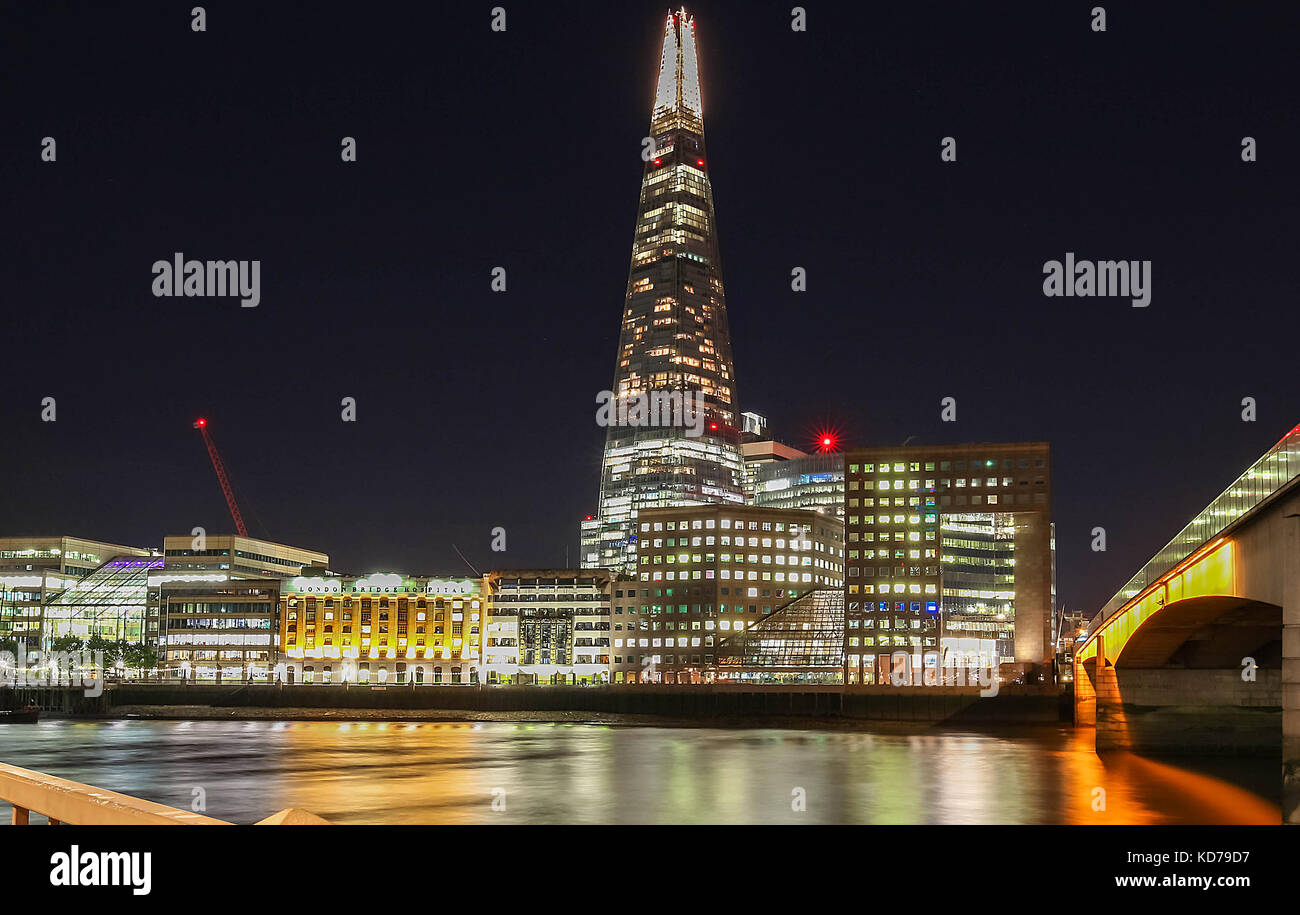 La vista del Shard Building di notte, Londra, Regno Unito. Foto Stock