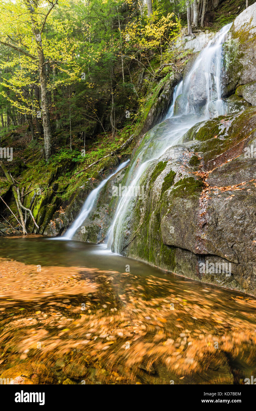 Lascia la turbolenza nella piscina verde al di sotto di moss glen cade a Granville, Vermont, lungo vermont route 100. Foto Stock