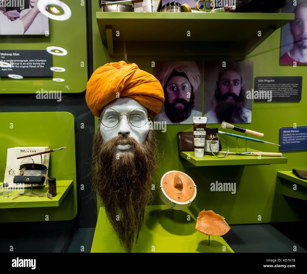 Washington, DC, Stati Uniti d'America. 10 ottobre, 2017. L'International Spy Museum esplora l'artigianato, la pratica, la storia e il ruolo contemporaneo di spionaggio ed è l'unico museo al mondo a fornire una prospettiva globale su un tutto-ma-professione invisibile che ha plasmato la storia e continua ad avere un impatto significativo sugli eventi mondiali. Credito: Brian Cahn/ZUMA filo/Alamy Live News Foto Stock