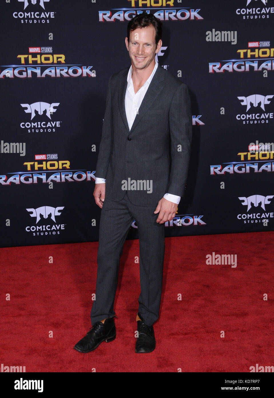 Hollywood, CA, Stati Uniti d'America. Decimo oct, 2017. kip pardue. premiere mondiale di ''thor: ragnarok'" tenutasi presso l'El Capitan theater di hollywood. Credito: birdie thompson/admedia/zuma filo/alamy live news Foto Stock