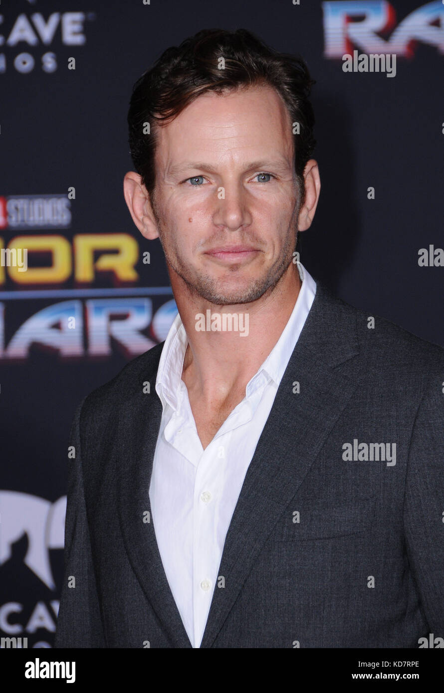 Hollywood, CA, Stati Uniti d'America. Decimo oct, 2017. kip pardue. premiere mondiale di ''thor: ragnarok'" tenutasi presso l'El Capitan theater di hollywood. Credito: birdie thompson/admedia/zuma filo/alamy live news Foto Stock