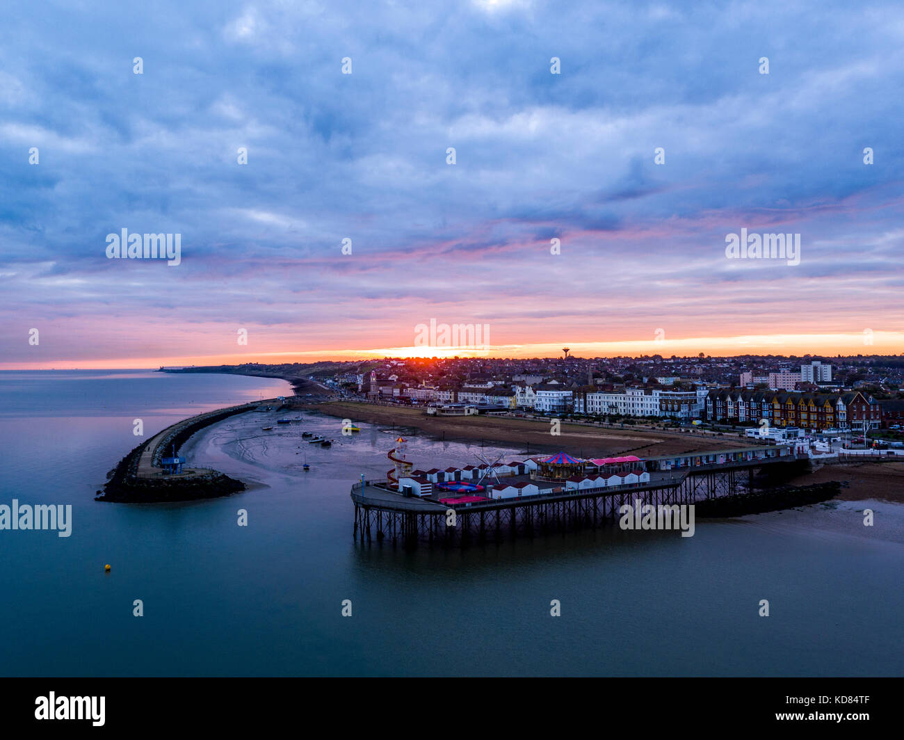 Herne Bay, Kent neptunes arm & pier aerial shot Foto Stock