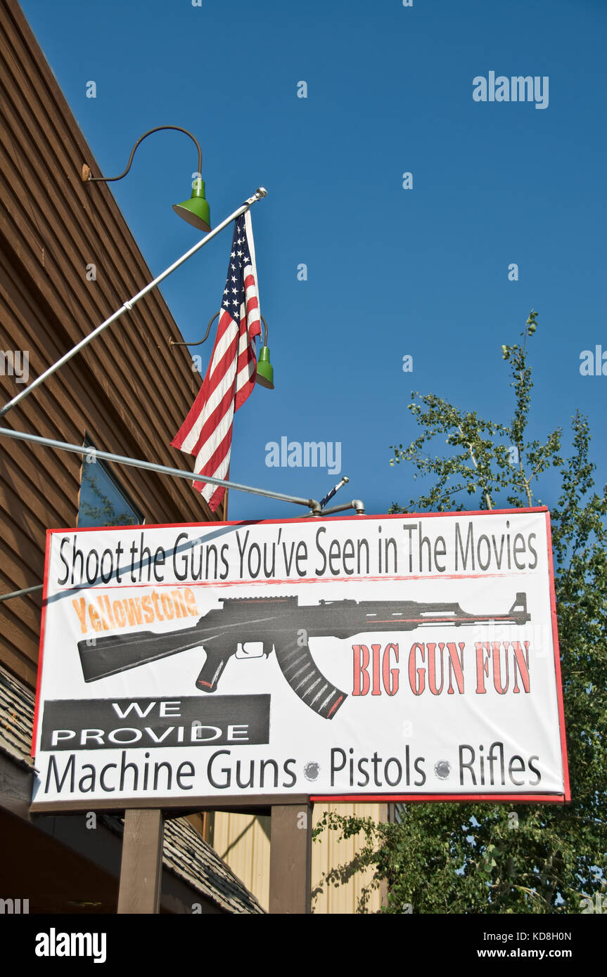 Gun shop segno di West Yellowstone, armi da fuoco regolamento concept Foto Stock