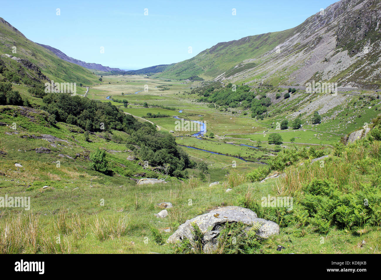 Vista lungo la Nant Ffrancon valle verso Bethesda Foto Stock