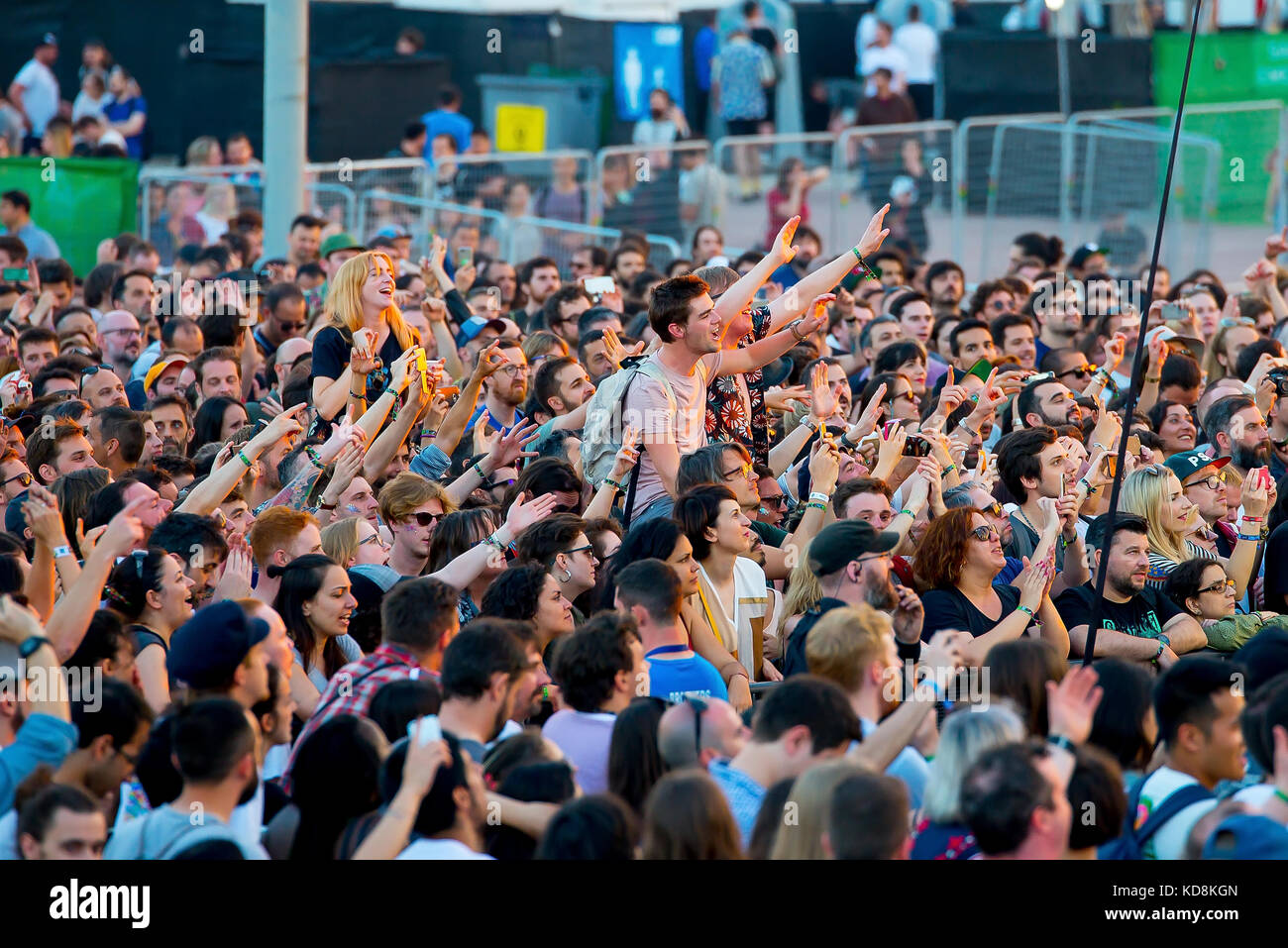 Barcellona - 1 giu: persone in un concerto al suono di Primavera 2017 Festival il 1 giugno 2017 a Barcellona, Spagna. Foto Stock