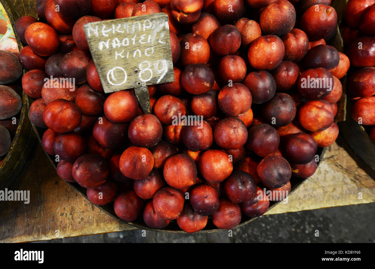 Il vivace mercato Modiano nel centro di Salonicco, Grecia. Foto Stock