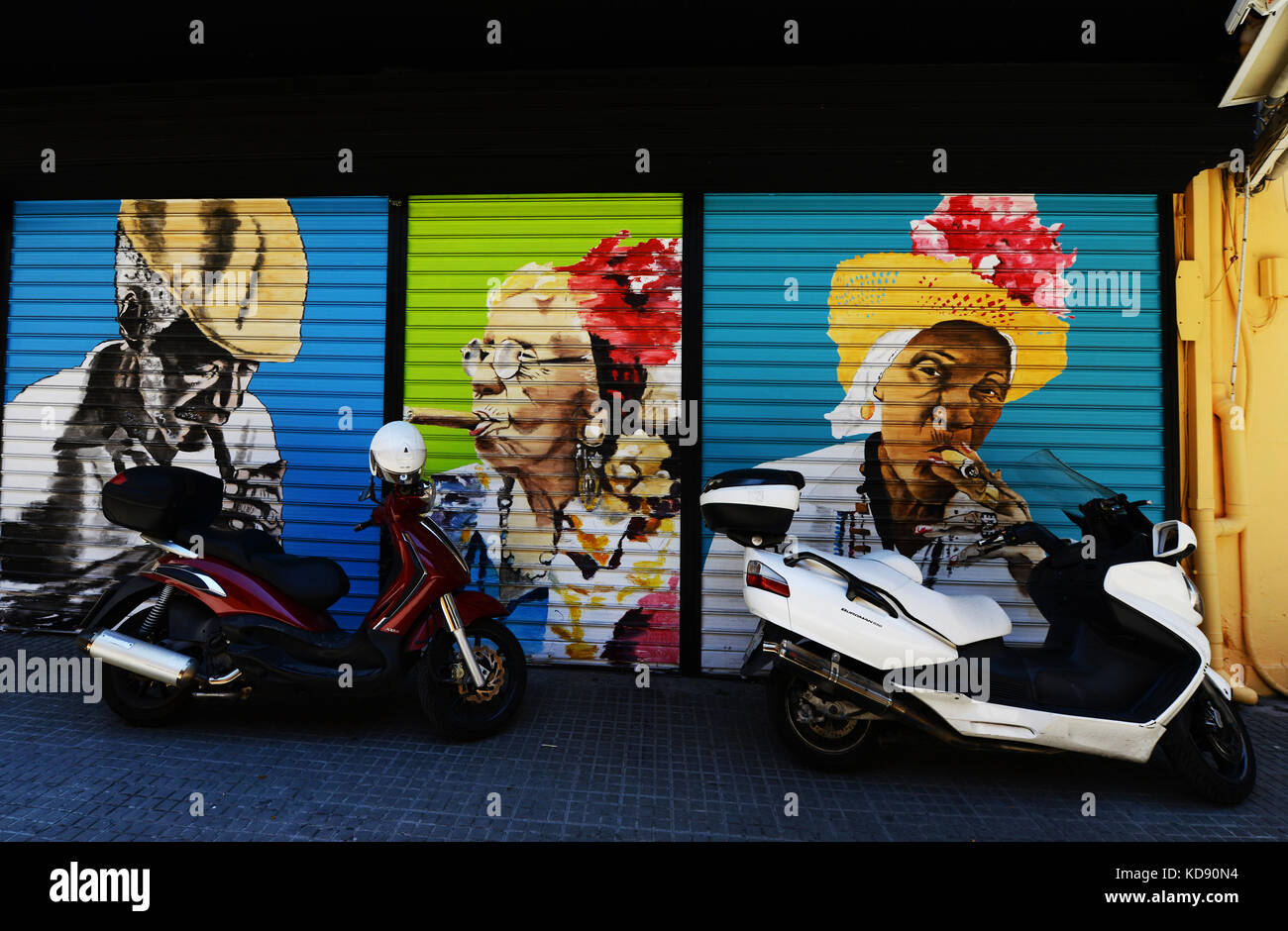 Dipinti murali di Donne Cubane di fumare i sigari in Salonicco, Grecia. Foto Stock