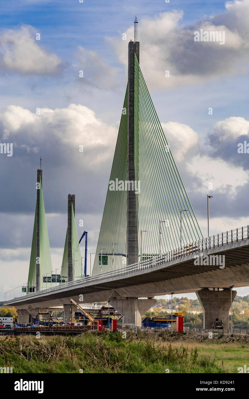 Nuovo gateway sospensione ponte sul fiume Mersey tra Widnes e Runcorn dovuta all aperto in ottobre 2017. Foto Stock