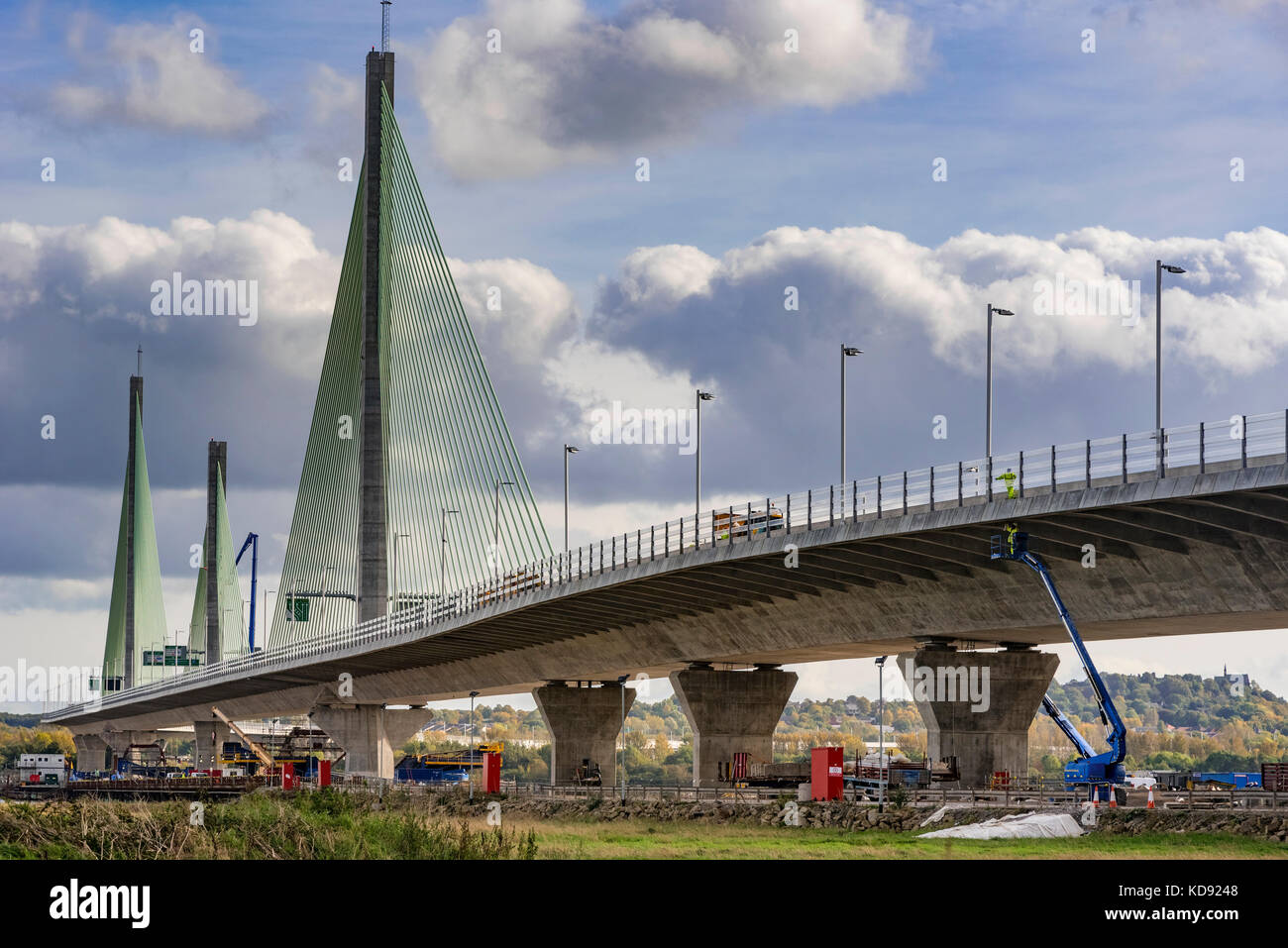 Nuovo gateway sospensione ponte sul fiume Mersey tra Widnes e Runcorn dovuta all aperto in ottobre 2017. Foto Stock