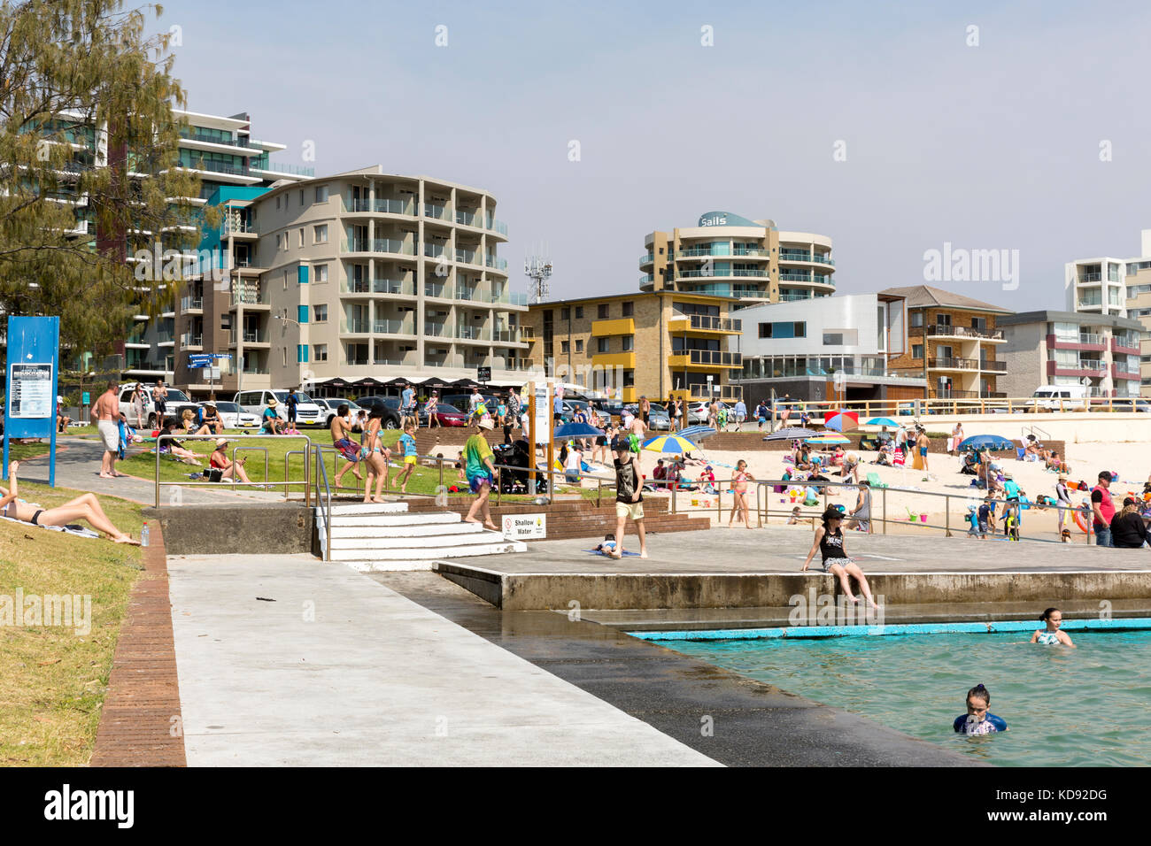 Forster spiaggia principale e bagni di mare piscina nel centro della città, Nuovo Galles del Sud, Australia Foto Stock