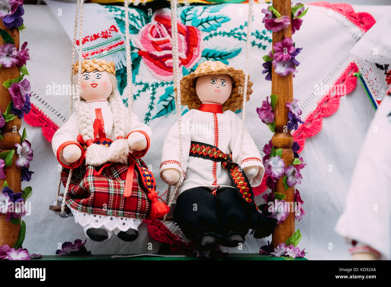 Bielorusso bambole folk. nazionale di musica folk tradizionale bambole sono popolari souvenir dalla Bielorussia. Foto Stock