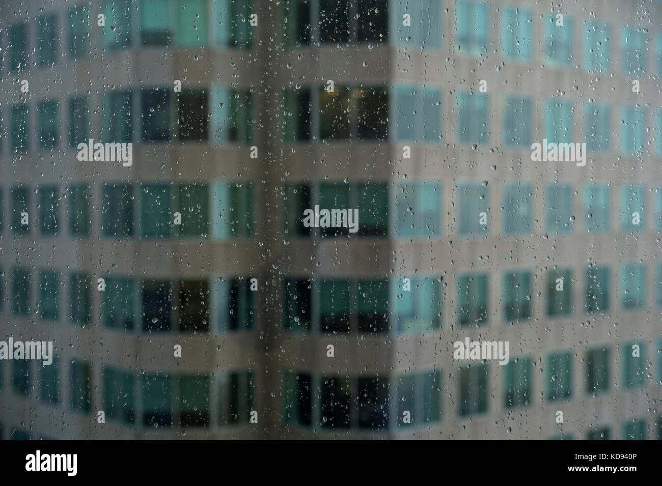 Downtown Toronto vista weahter piovosa. gocce di pioggia sulla finestra Foto Stock