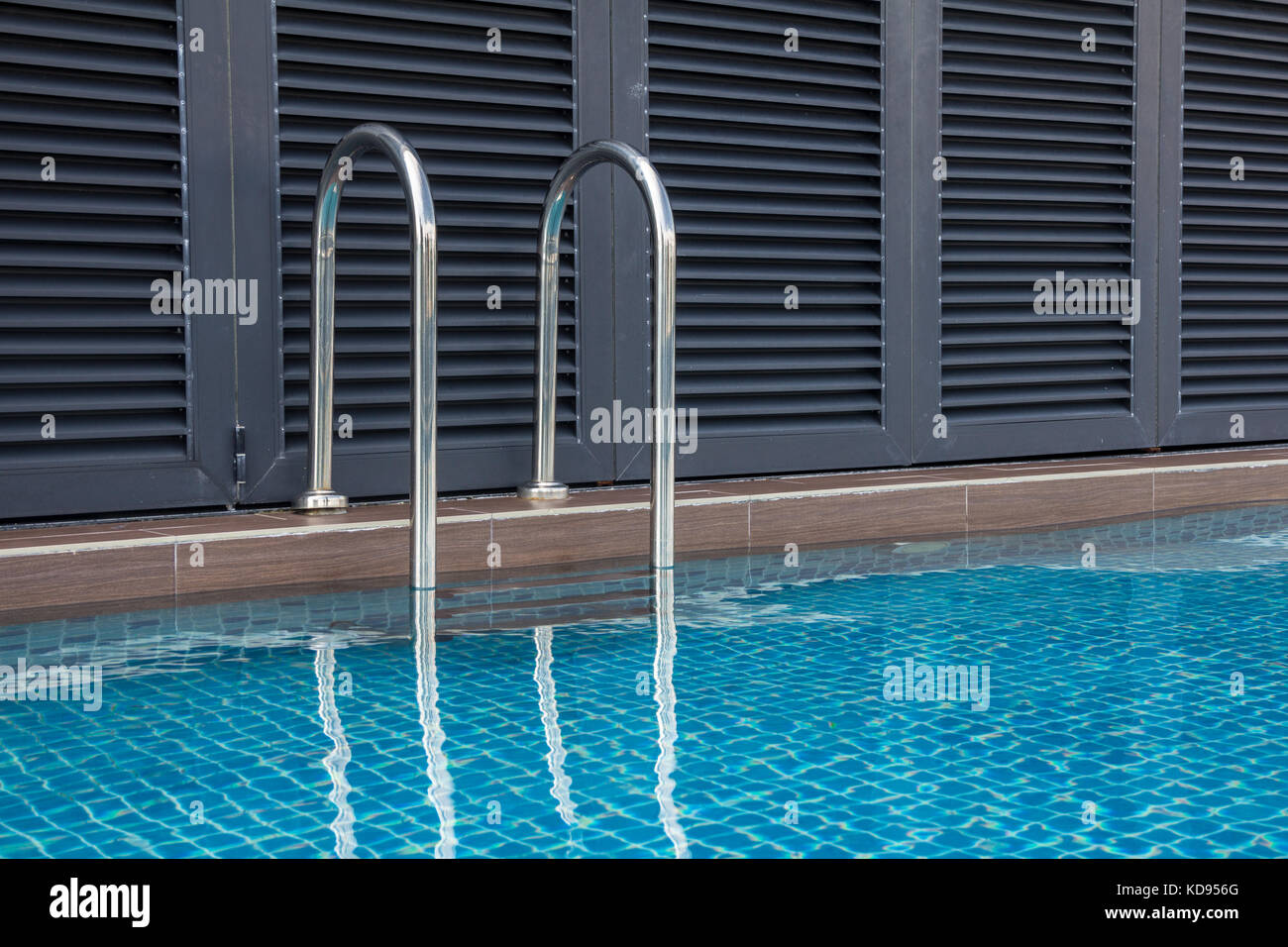 Piscina, estate, nuoto, acqua, blu resort, bella, vacanze, viaggi, tempo libero, all'aperto, relax, sole, lusso, vacanza, lo stile di vita sano, outd Foto Stock