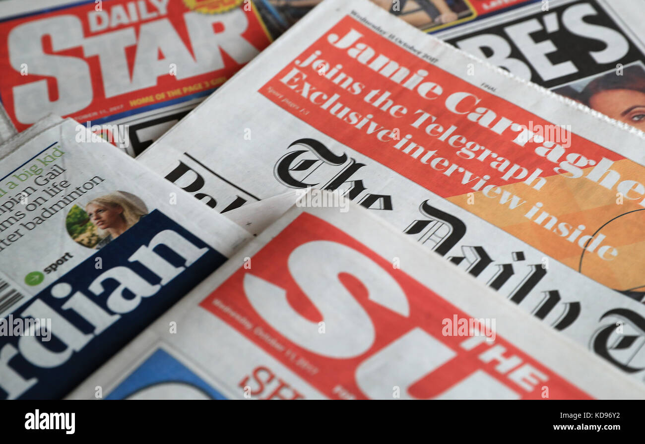 Una collezione di quotidiani britannici. Foto Stock