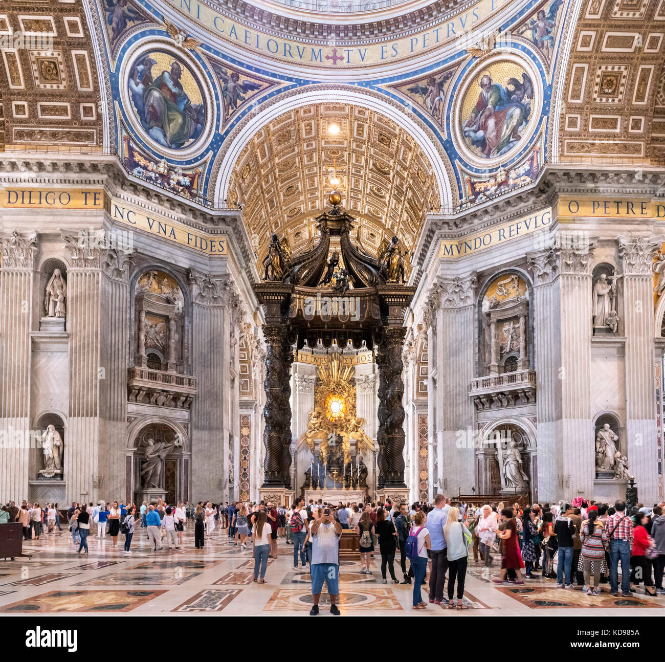Interno della Basilica di San Pietro e la Città del Vaticano, Roma, Italia Foto Stock