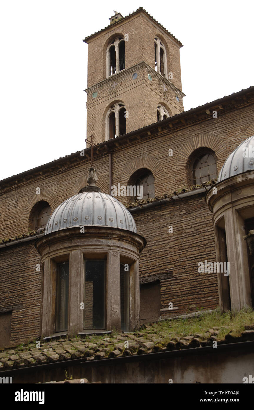 Italia. Roma. chiesa di sant'Agnese fuori le mura. L'edificio attuale ricostruita da papa Onorio I, VII secolo. esterno. Foto Stock