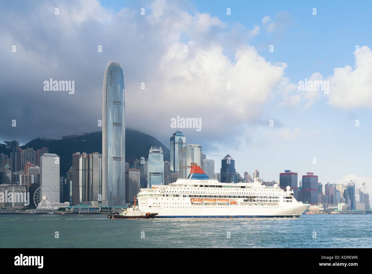 Hong Kong la costruzione di grattacieli del moderno quartiere degli affari e la nave di crociera, hong kong. in Asia. Foto Stock