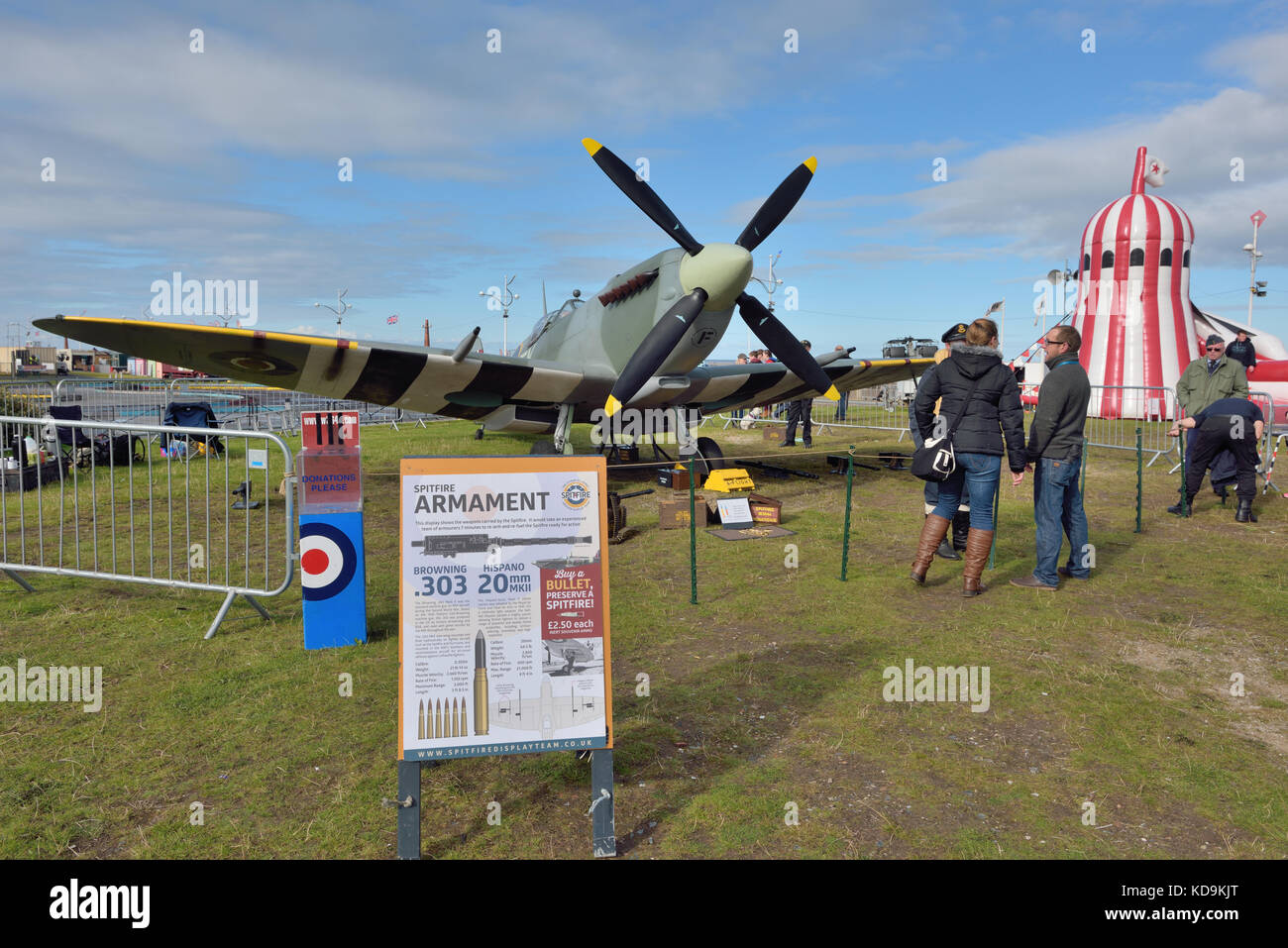 Spitfire visualizzazione statica a Southport air show Foto Stock