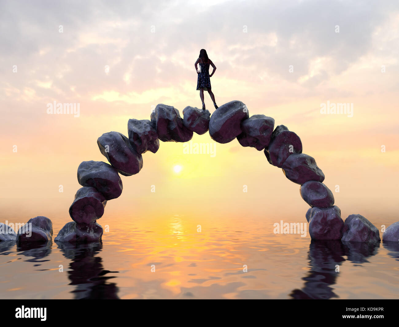 La donna si erge sulla cima di un ponte di pietra Foto Stock